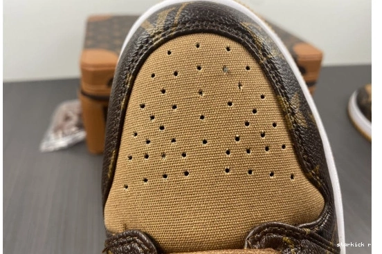 AIR WHITE-LouiV Top -LouiV 1 O-W (WITH CASE) Low JORDAN 0124